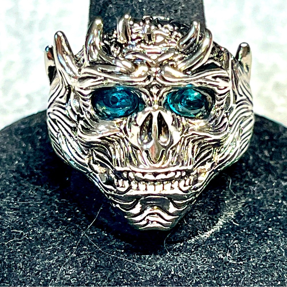 Large Mens skull ring with stones -detailed